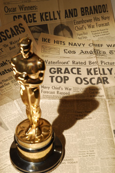 Oscar-Award-Grace-Kelly-Country-Girl-1954