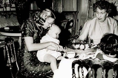 Prince-Albert-of-Monaco-sitting-on-the-lap-of-her-motherPrincess-Grace-during-its-first-birthday-celebrated-in-the-presence-of-his-godmother-Queen-Victoria-Eugenie-of-Spain-500x330.jpg