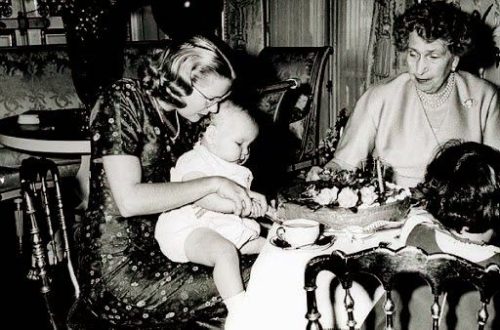 Prince Albert of Monaco sitting on the lap of her motherPrincess Grace during its first birthday celebrated in the presence of his godmother Queen Victoria Eugenie of Spain